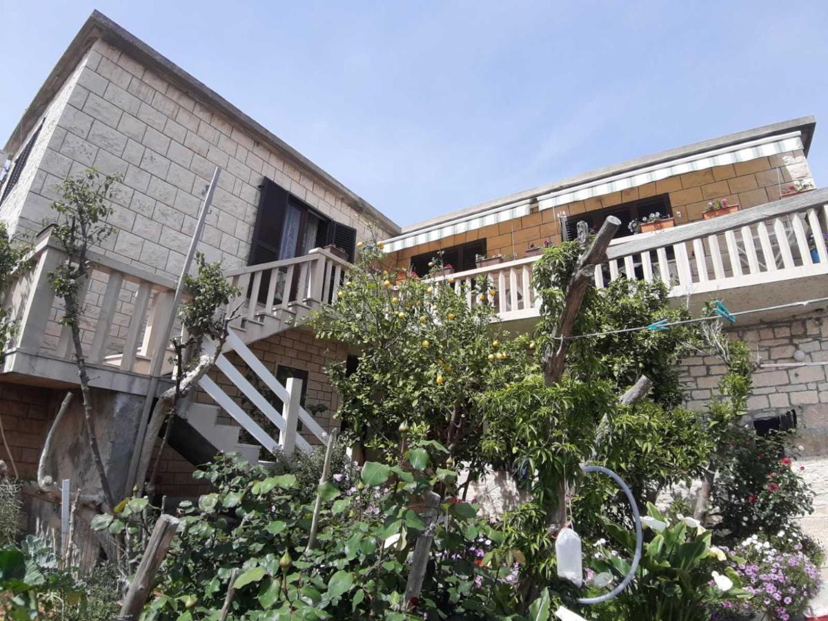 Apartmani Luce Sumartin Luaran gambar